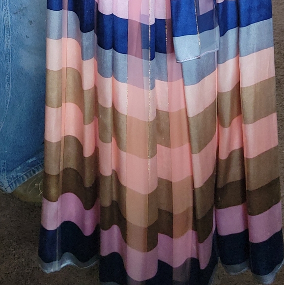 Size 10 -3 piece set. chiffon sleeveless top, accent scarf and pleated skirt - Picture 3 of 4